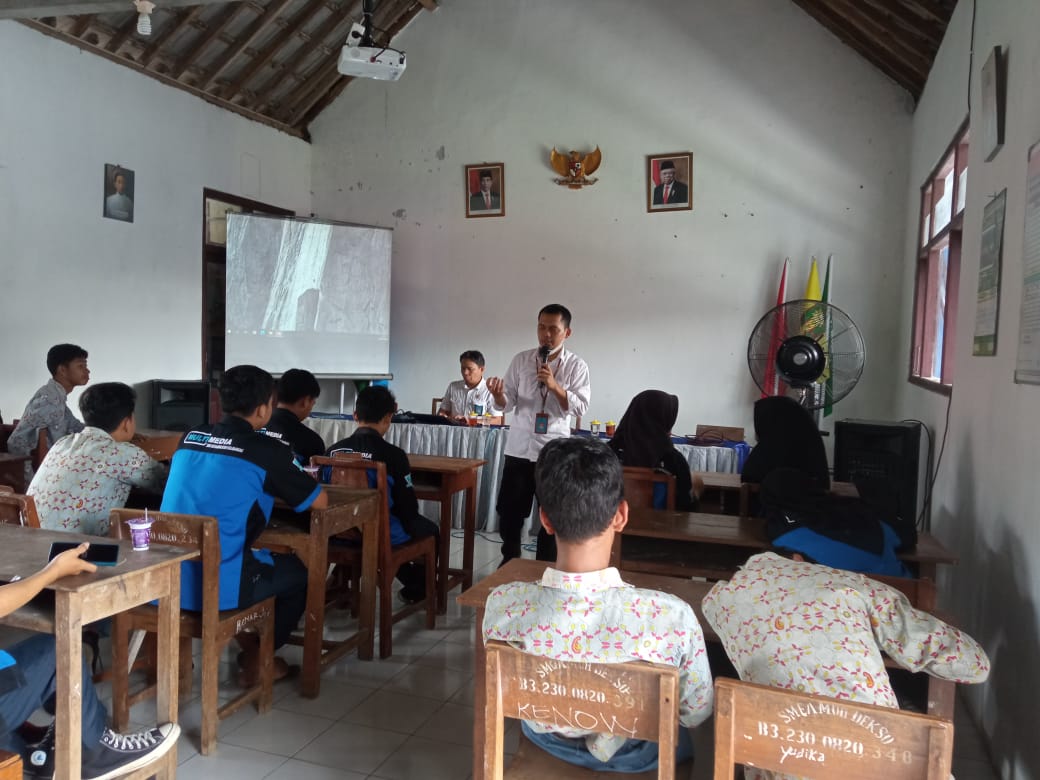 Penyuluhan Hukum di SMK Muh Kalibawang