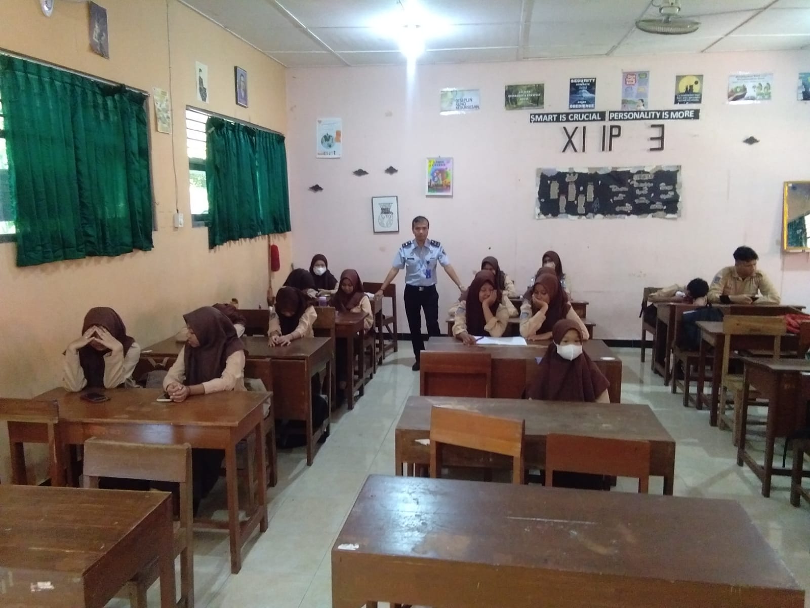 Penyuluhan Hukum di Kelas XI IPS 3 SMA N 1 Banguntapan