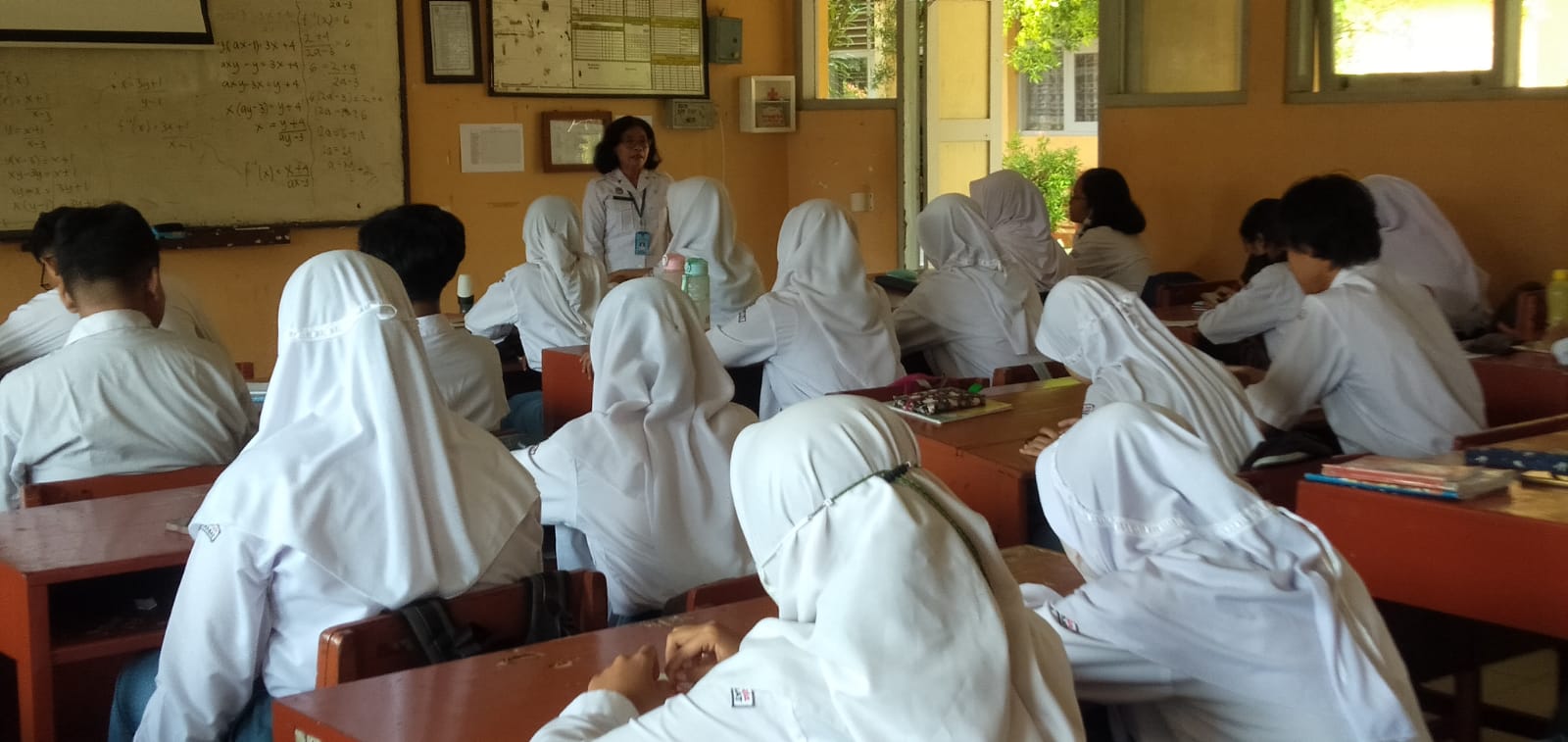 Penyuluhan hukum di Kelas X MIPA 1 SMAN 1 Prambanan