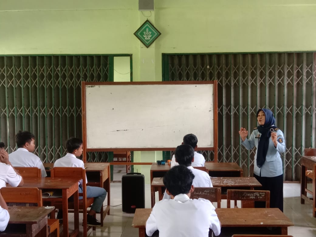 Penyuluhan Hukum di SMK M 3 Wates