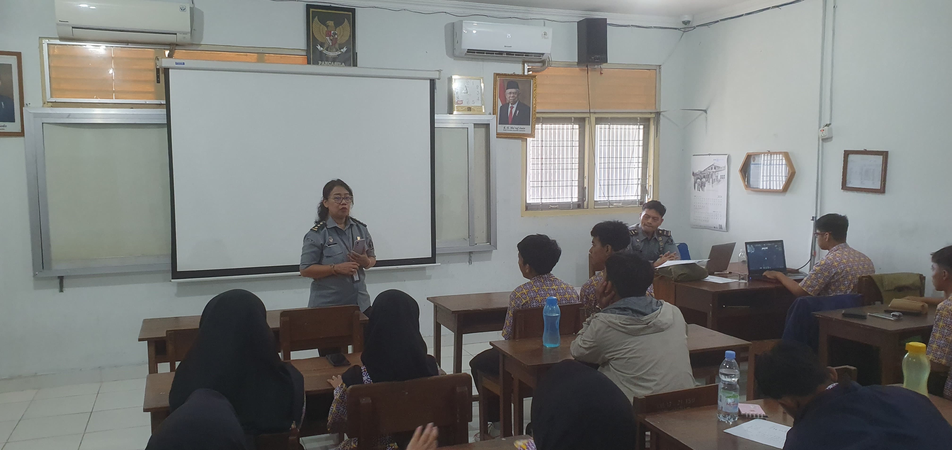 Penyuluhan Hukum di SMA Negeri 9 Yogyakarta Kelas XI