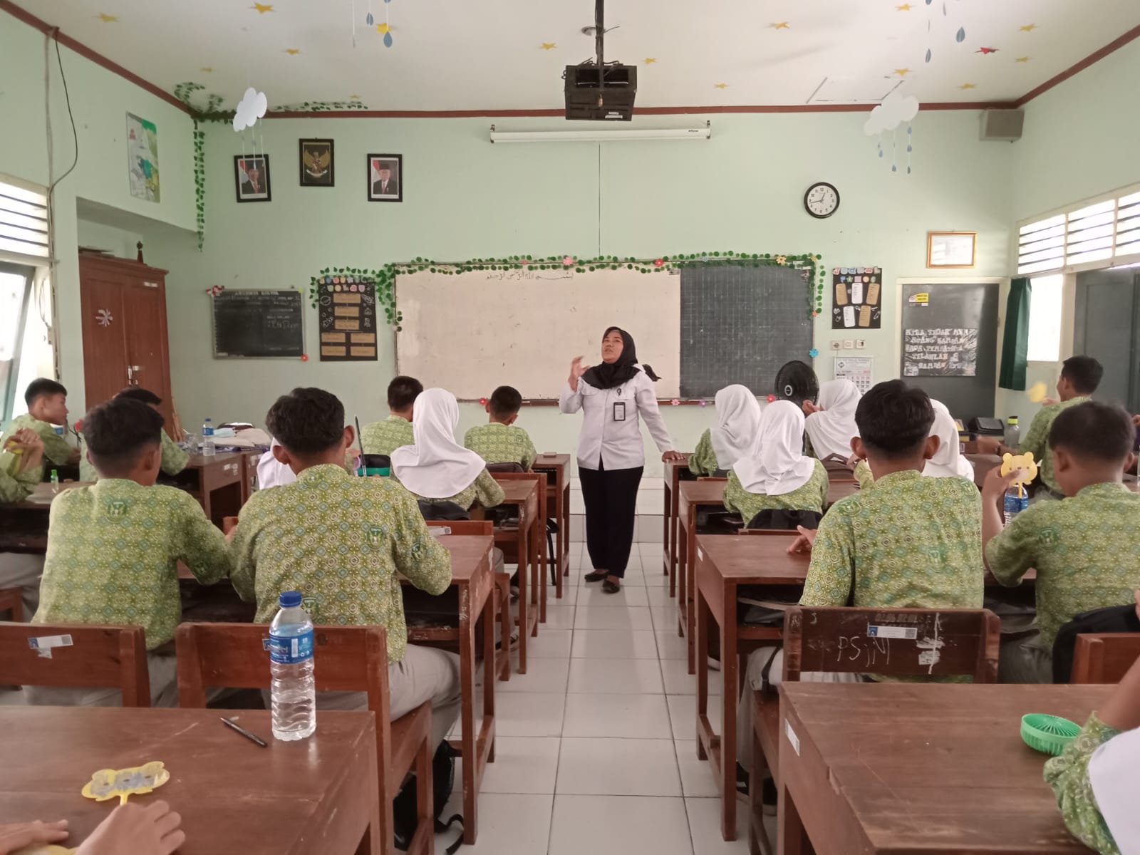 Penyuluhan Hukum di SMP N 2 Berbah Kelas IX B