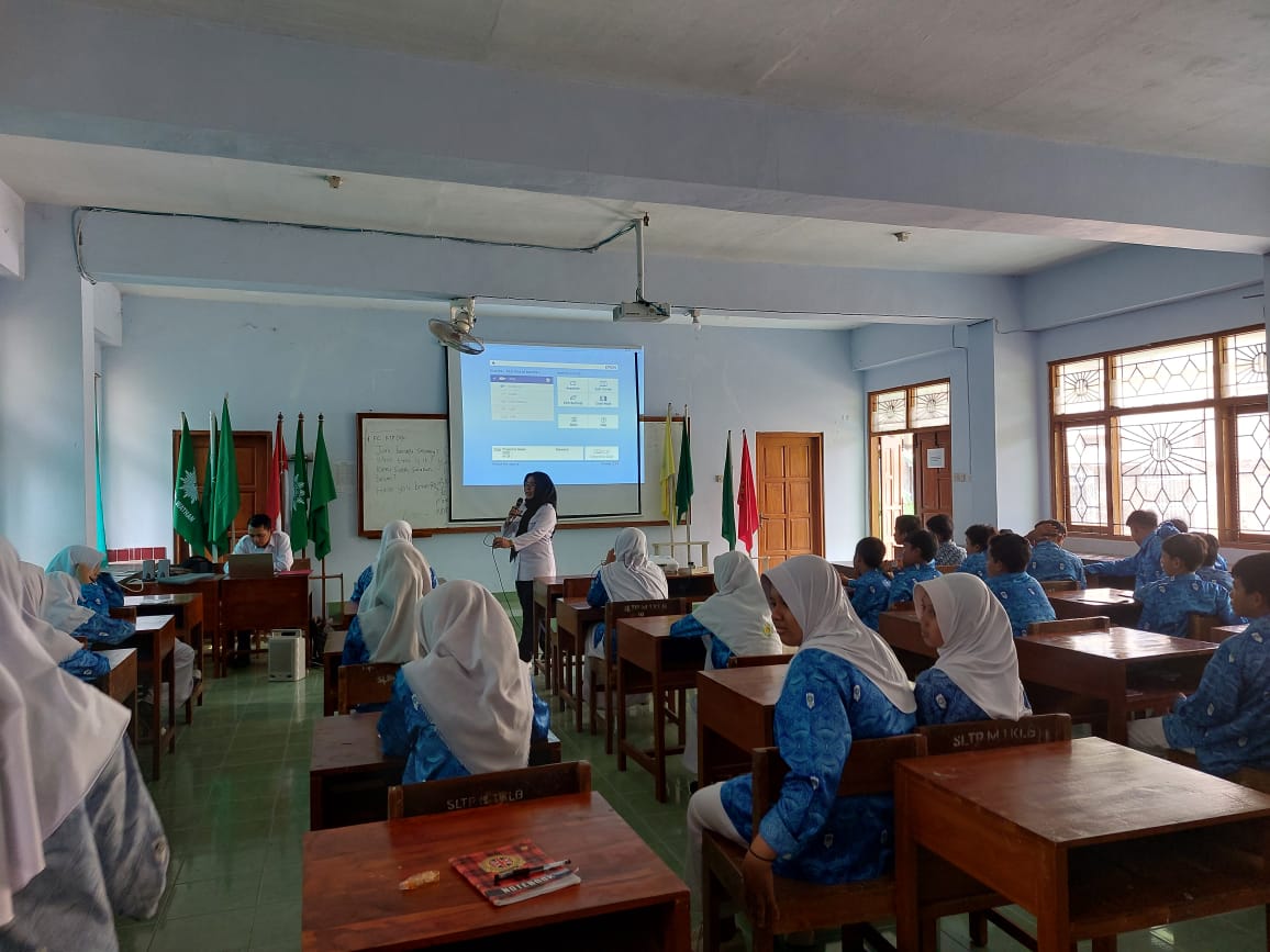 Penyuluhan Hukum Siswa Kelas VIII a dan VIII b SMP Muhammadiyah Kalibawang Kulon Progo