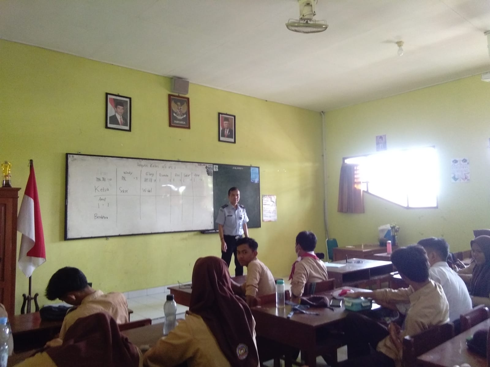 Penyuluhan Hukum di Kelas XII IPS 3