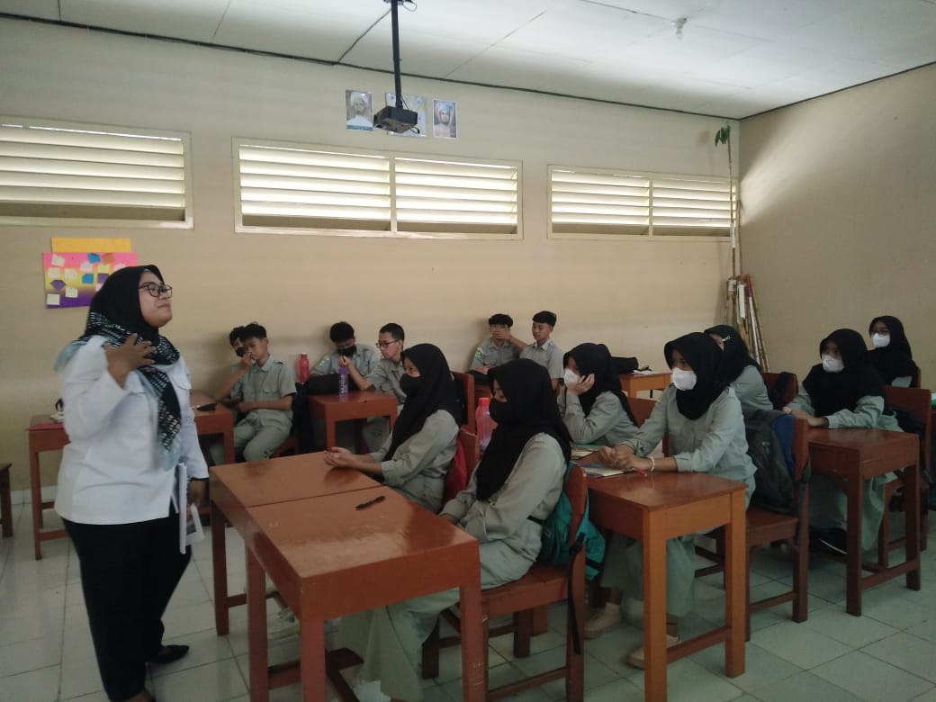 Penyuluhan Hukum pada Kelas X IPA 1 SMA Colombo