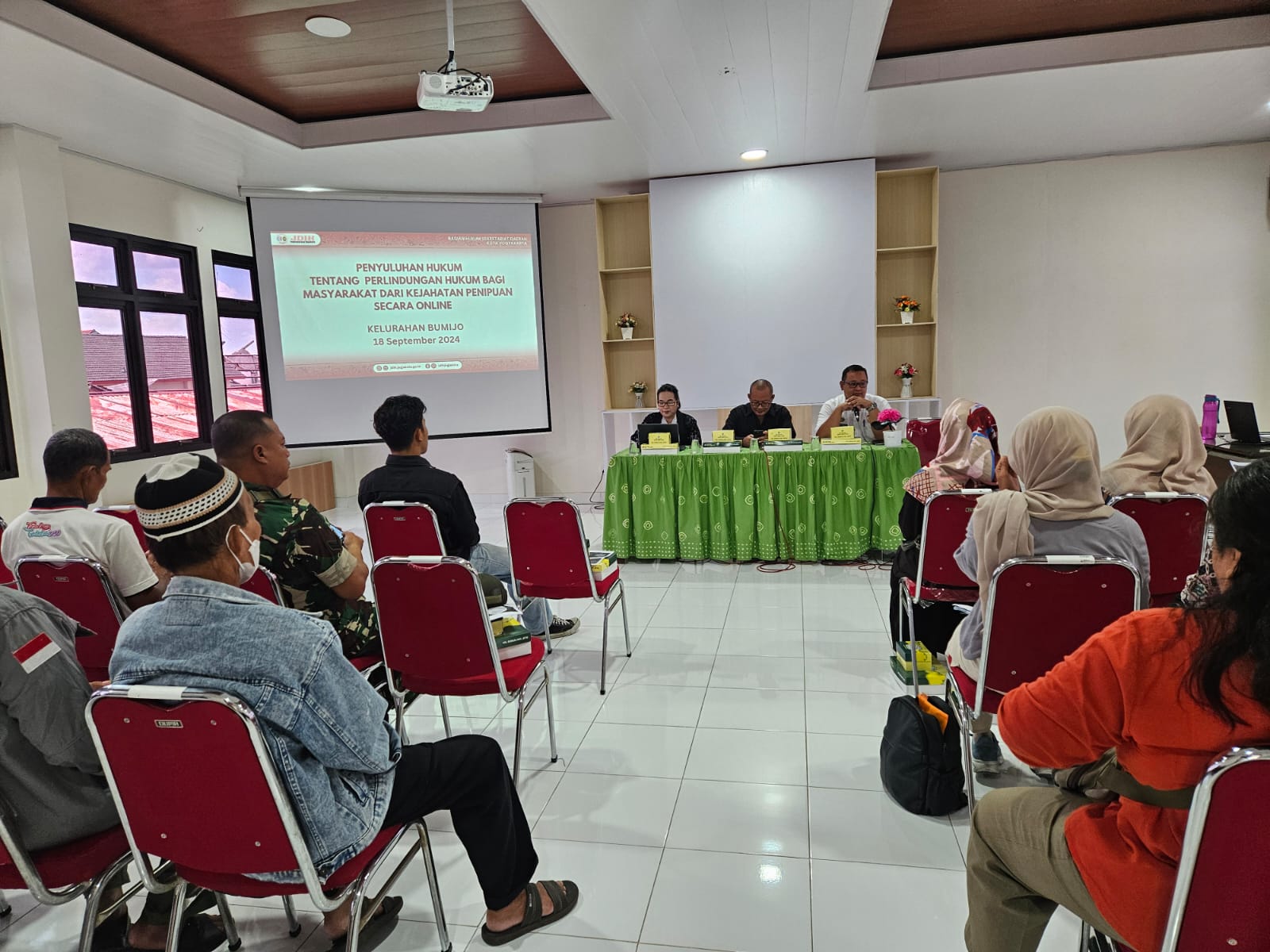 Penyuluhan Hukum di Kelurahan Bumijo