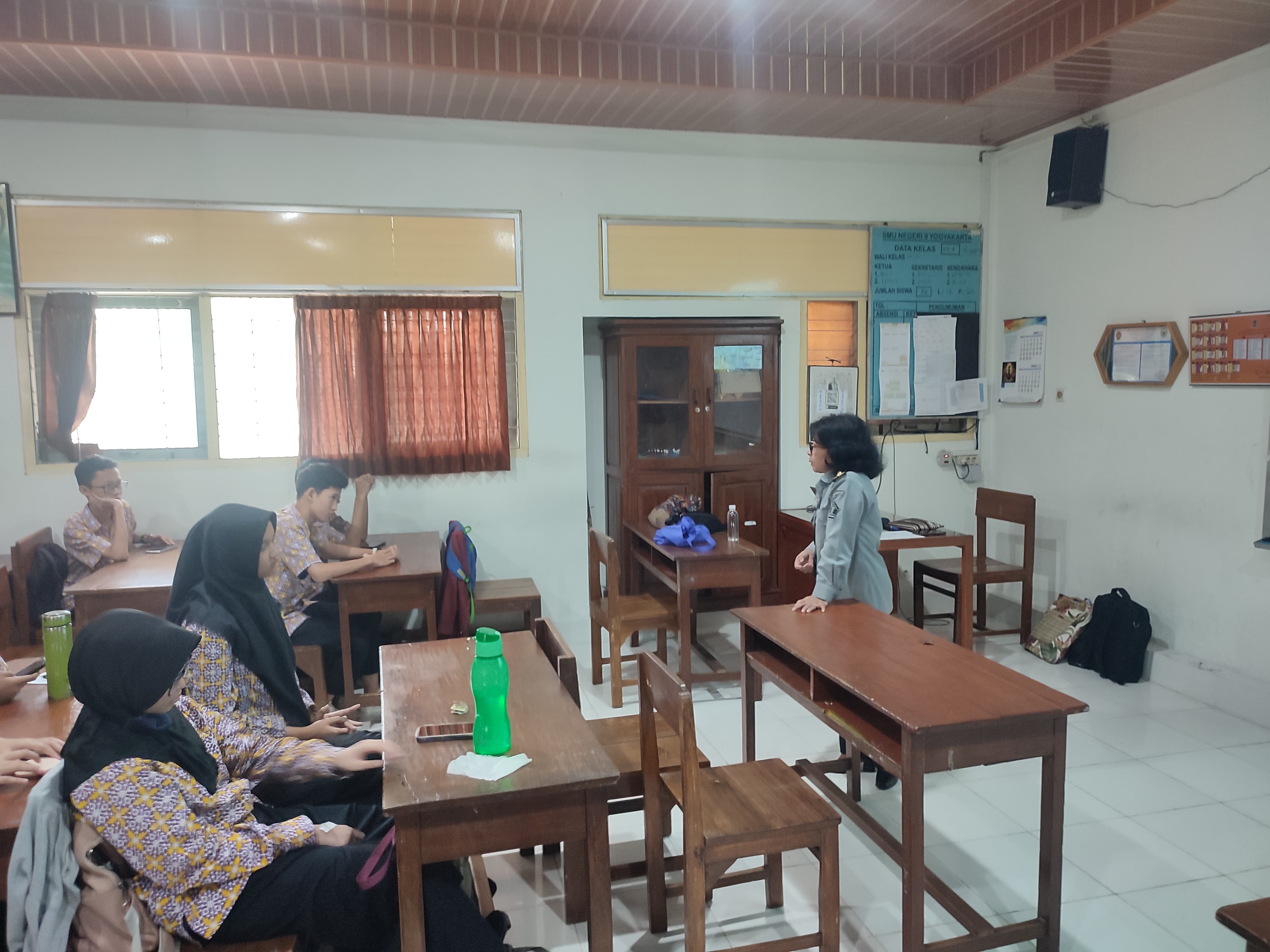 Penyuluhan hukum dalam rangka MPLS di SMAN 9 Yogyakarta Kelas XI.6