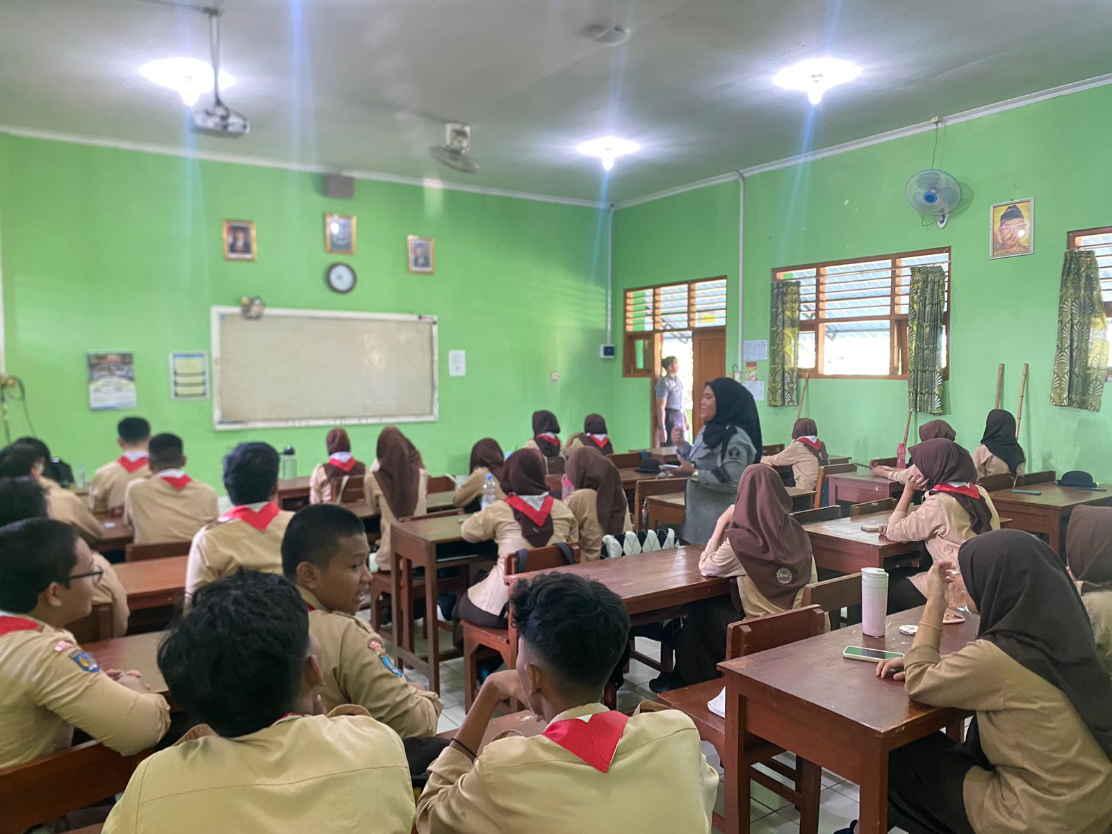 PENYULUHAN HUKUM DI SMAN 1 BANGUNTAPAN KELAS XII IPS 2